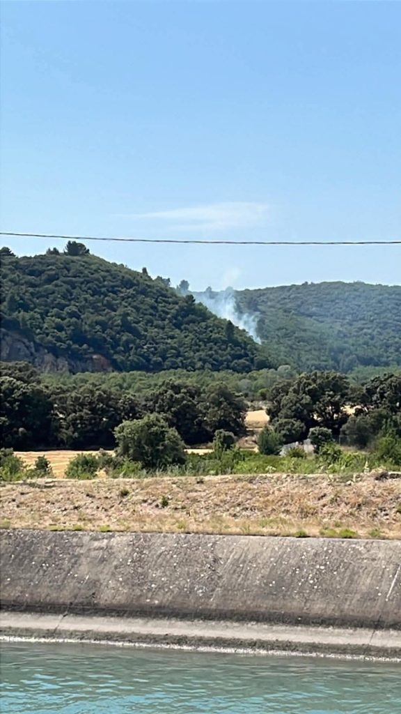 726337174_122170883078716468_3298667412411299837_n-1-576x1024 Un incendie touche une zone difficile d'accès à Beaumont-de-Pertuis